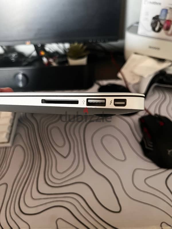 Apple macbook air 13’ 2017 with box and charger 9