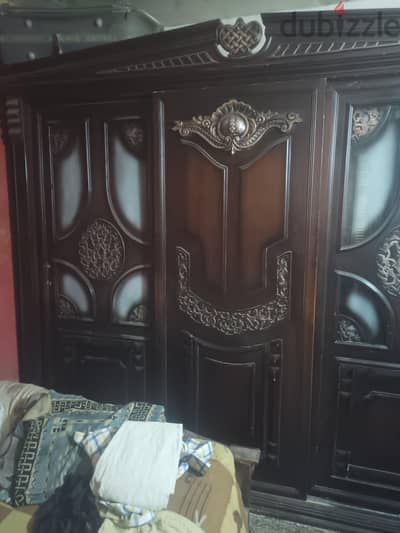 دولاب جرار كبير
