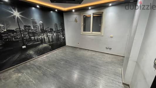 HDF اسود تركيب بحاله ممتازه للبيع (تم الفك من الارض وجاهز) بالوزره
