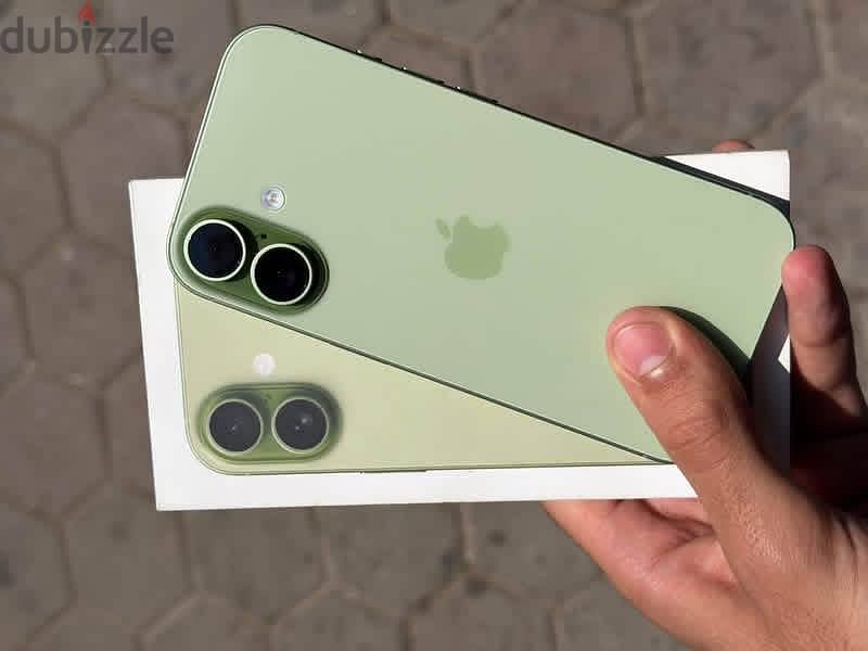 Apple - iPhone 17 4