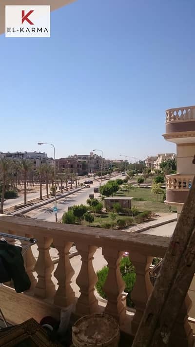 شقه للبيع بالحي السابع بجوار كارفور العبور