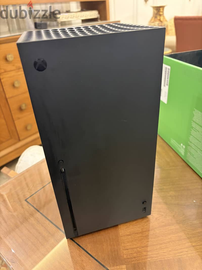 Xbox series X almost Brand New 2