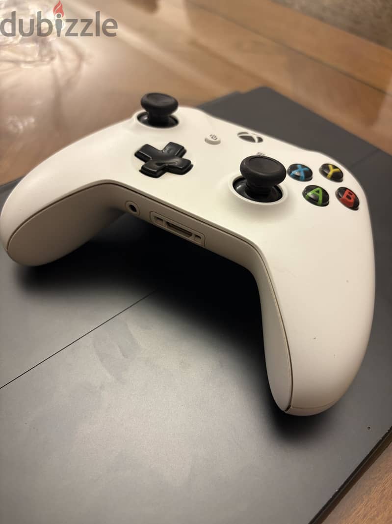 Xbox series X almost Brand New 5
