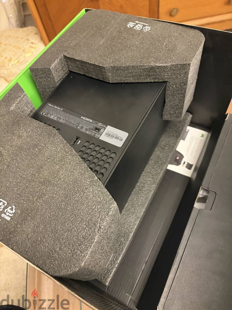 Xbox series X almost Brand New 7