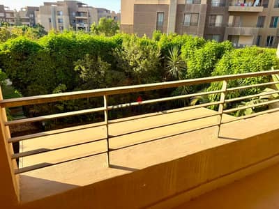 للايجار شقه ١٥٢ م مفروشه بالتكييفات فيو مفتوح بالم باركس غرفتين