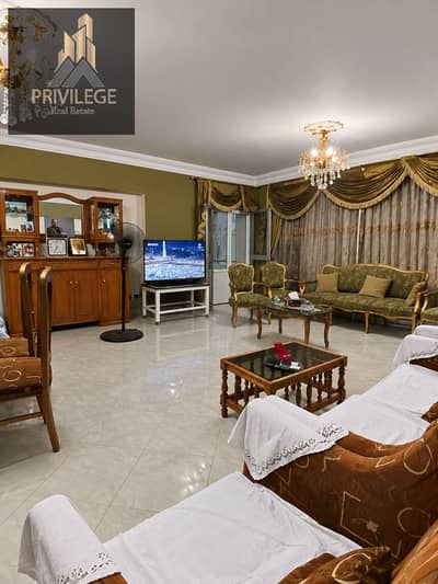 Apartment for sale in Zahraa Al-Maadi on the main street, section 2, buildings of Al-Maadi Company, 150m, old load