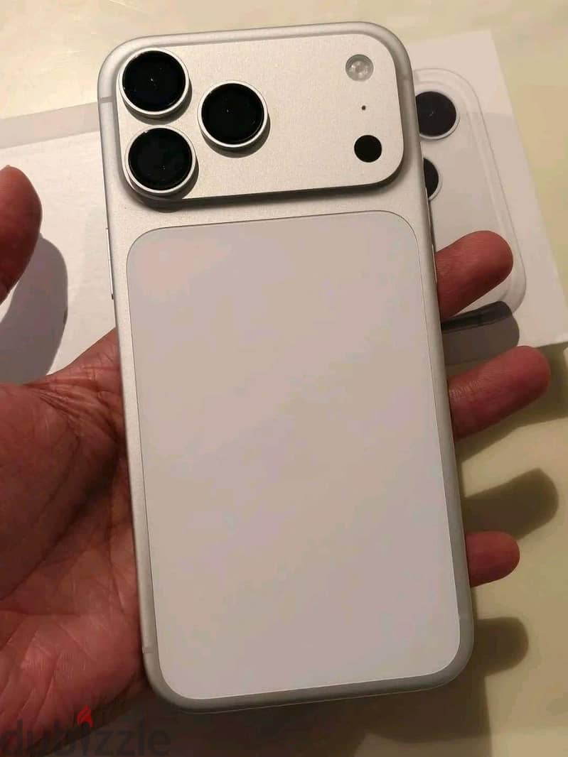 Apple - iPhone 17 Pro Max 4