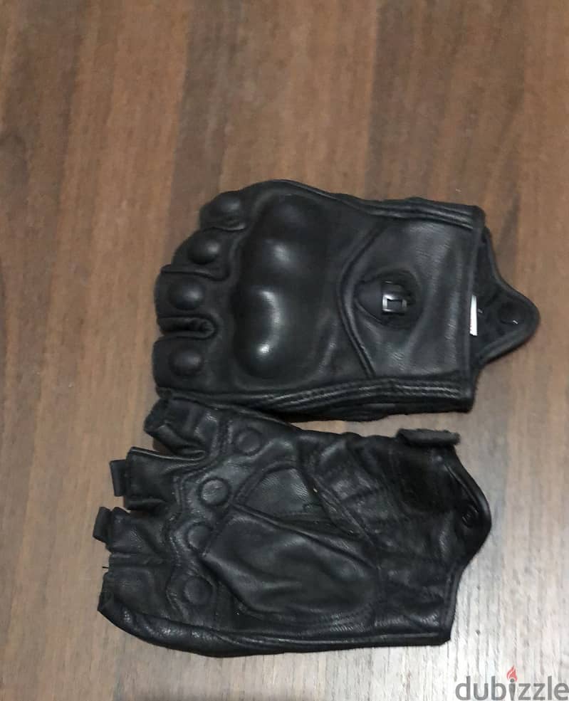 Motorcycle gloves 1