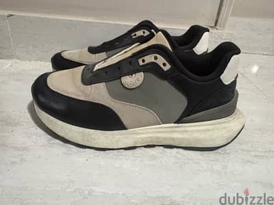 Dejavo shoes used like new