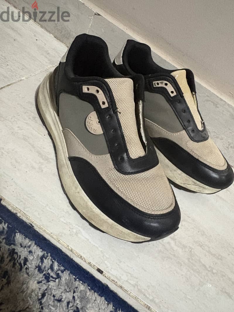 Dejavo shoes used like new 2