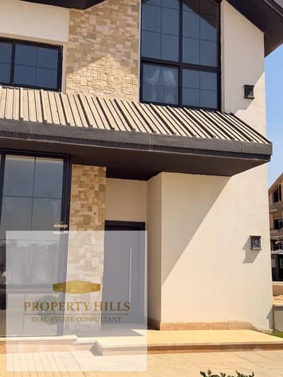 The lowest price in the market, you will receive a villa in the compound of villas only, ready for contracting from tomorrow. The lowest price in the market, you will receive a villa in the compound of villas only, ready for contracting from tomorrow.