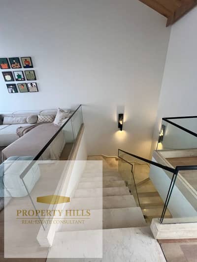 A villa divided into 3 floors ready for immediate delivery. The pictures are real with a down payment of only 10% and the rest over 8 years.