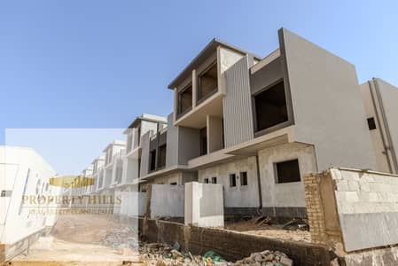 Townhouse for sale in Trio Gardens Compound – installments over 9 years. Townhouse for sale in Trio Gardens Compound – installments over 9 years.