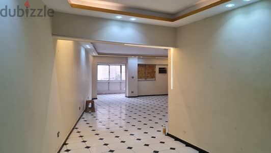 شقه للايجار في حي المهندسين غير مفروشه