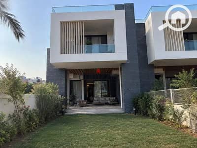 فيلا مستقلة للبيع فى كمبوند جولز امام نيو جيزة وجوار ذا كرون و جولف اكستنشن وقرب هايبر وان الشيخ زايد .