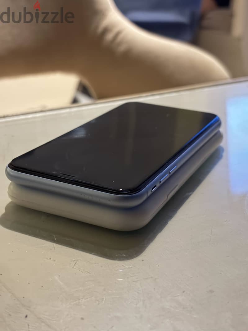 iPhone XR 4