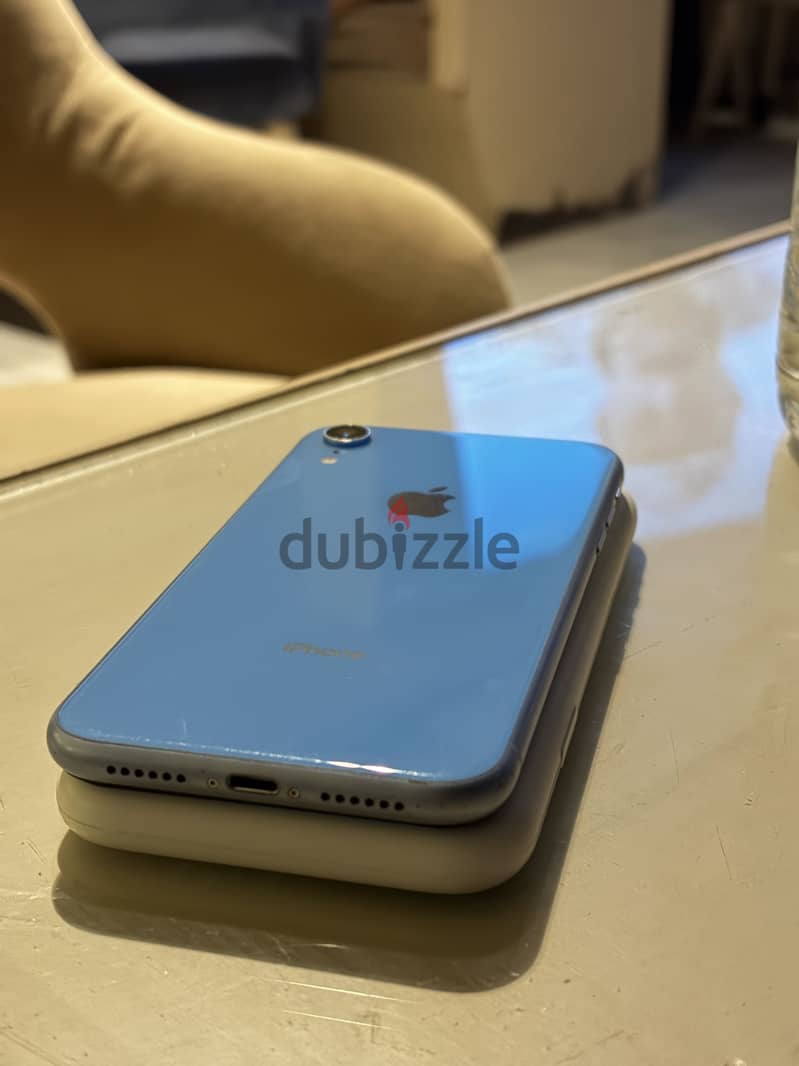 iPhone XR 8