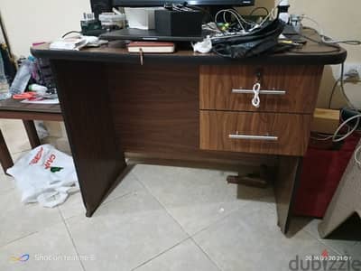 مكتب كمبيوتر صغير درجين