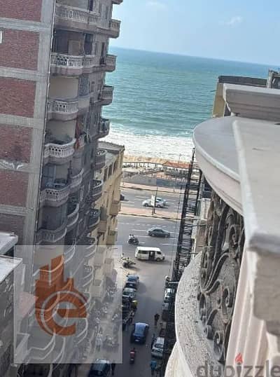 Duplex apartment in Sporting 230m // Steps from the sea
