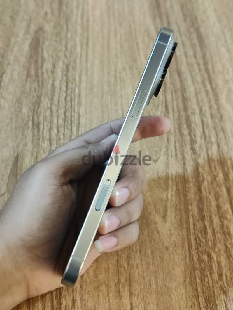 iPhone 16 Pro Max 1