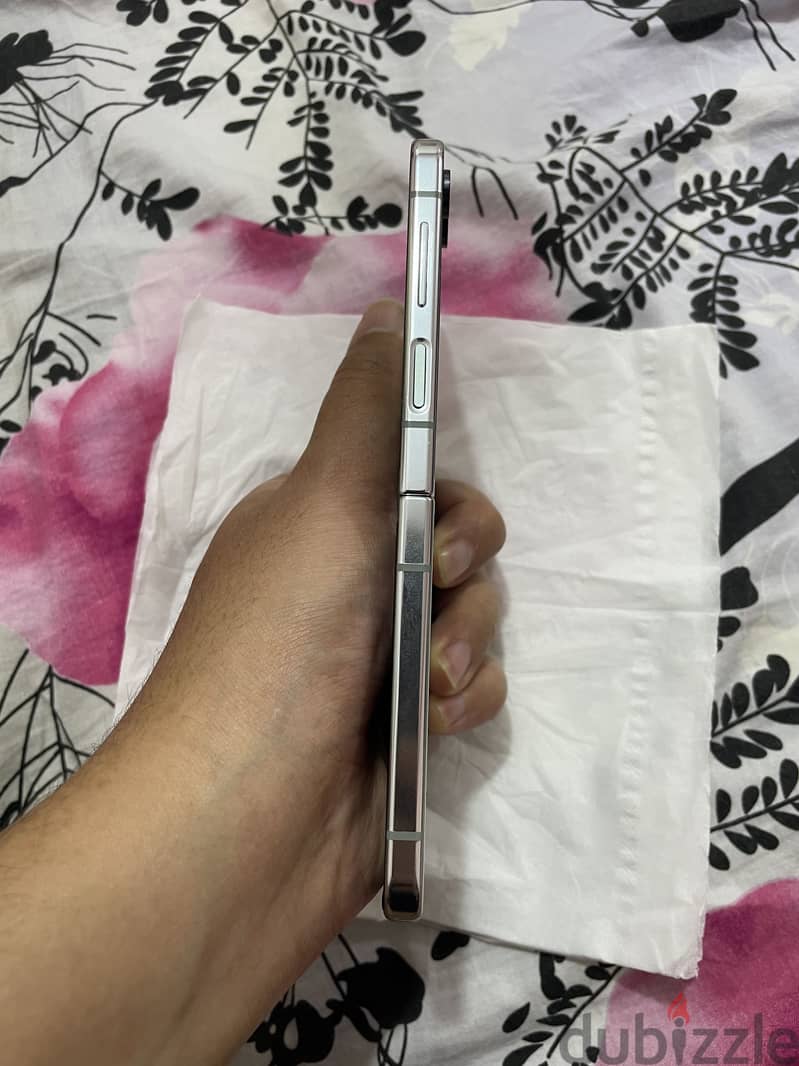Samsung galaxy Z Flip 5 3