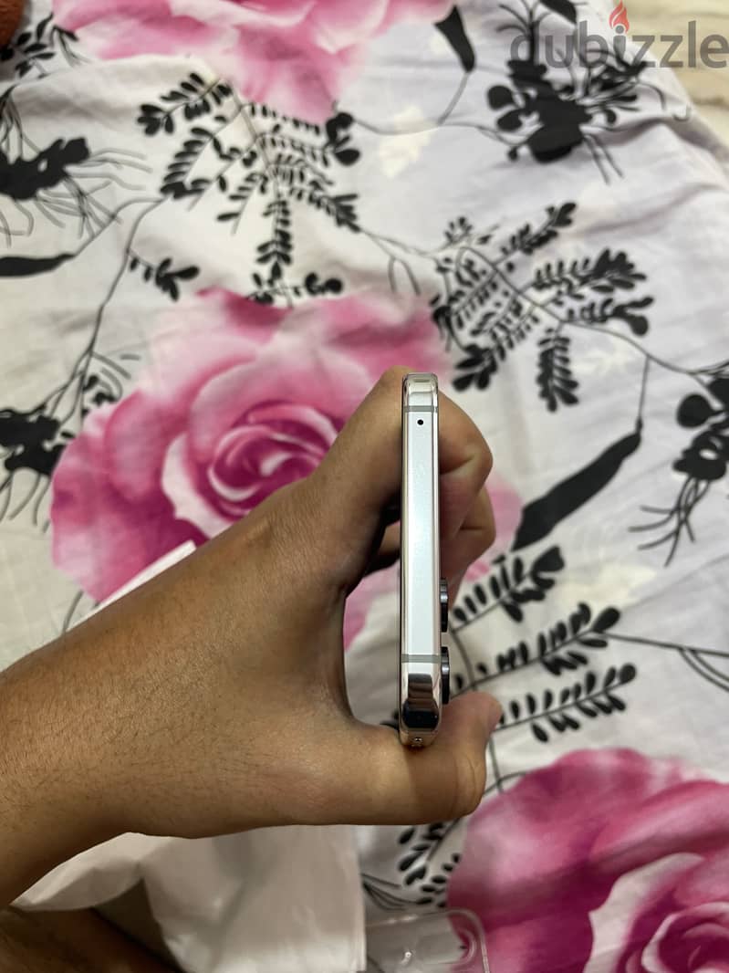 Samsung galaxy Z Flip 5 4