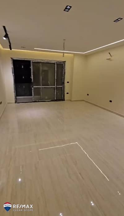 Apartment For Rent in El Patio Oro. . Available now