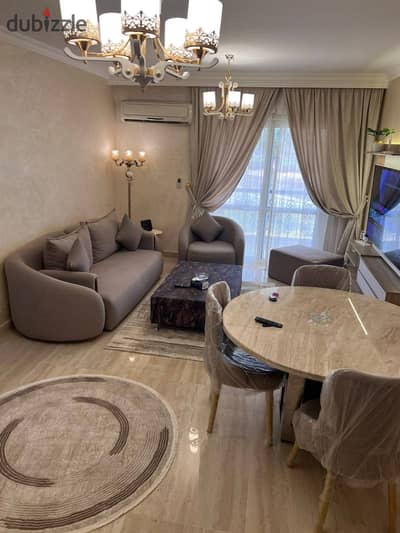Furnished apartment, first occupancy, hotel-like, modern building, for rent monthly, Nasr City, between Abbas and Makram, close to all services, malls, cafes, restaurants, and hospitals, tourist area, 3 rooms, 2 bathrooms, spacious reception, fully air-conditioned, high-speed Wi-Fi, private intercom for the apartment, chic building