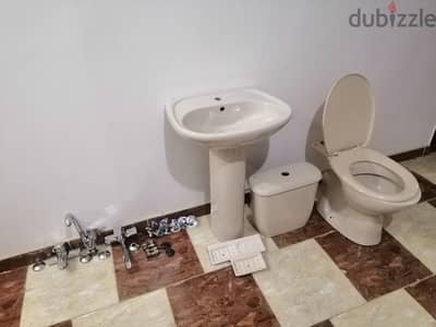 ادوات صحيه. طقم كامل. حوض وقاعدة وخلاطات