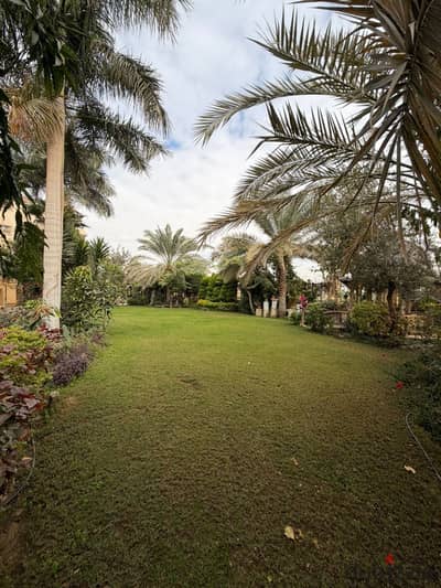 Apartment for sale in the city of Al-Rehab, ground floor 197m +62m private garden in the seventh phase, close to the Eastern market and the East Court area. 3 bedrooms + 3 bathrooms + large kitchen + reception 3 pieces with a view.