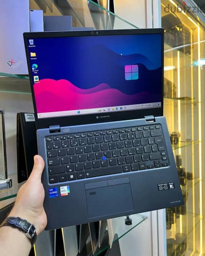 كور i7 جيل 11 جرافيك و برمجه لاب الترا slim حرفيا اسمه جهاز العُمر
