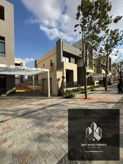 With only a 5% down payment and installments over the longest payment period, a middle townhouse for sale in Saada, in the heart of Fifth Settlement