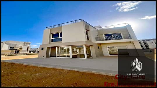 A detached villa of 480 sq m is for sale in a prime location overlooking the landscape. Ready for immediate occupancy in City Gate (Sapphire) by Qatar