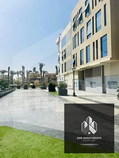 للايجار عياده نصف تشطيب في ذا بليس ميفيدا بجوار الجامعي الأمريكي، جاهزه للاستلام فورا -باقل من سعر السوق