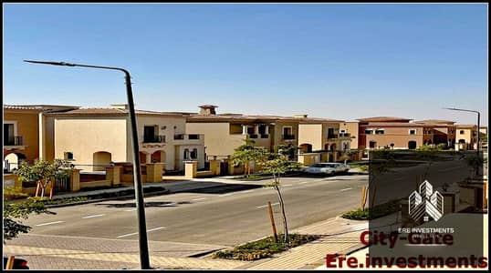 توين هاوس للبيع في سيتي جيت ديار القطريه - بتسهيلات في السداد  نصف تشطيب في أميز موقع  بالقرب من هايد بارك