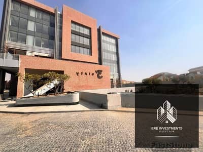 للايجار باقل سعر مكتب اداري84م متشطب بالتكيفات في ثري سيكستي Three Sixty التجمع الخامس - 8 دقايق من الجامعه الامريكيه جاهز للتشتغيل