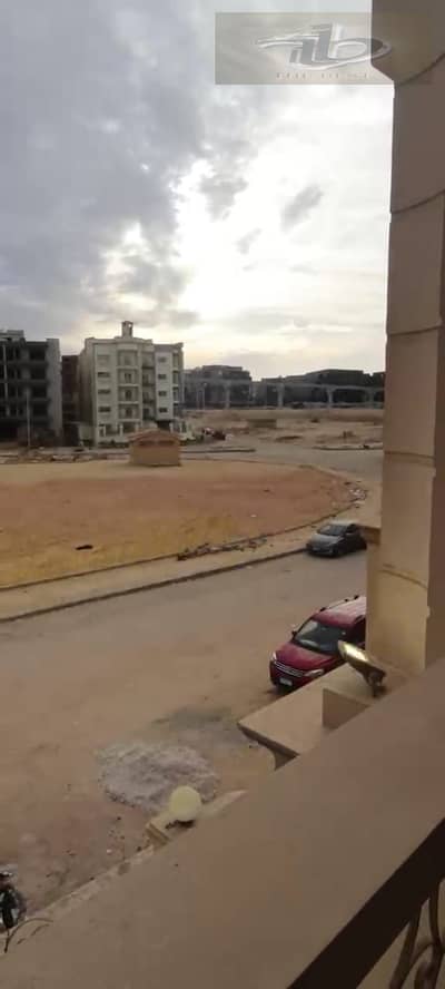للبيع شقة في اللوتس الجنوبية – التجمع الخامس موقع مميز جدًا، على بُعد دقيقة من شارع التسعين الجنوبي وبالقرب من سوديك.