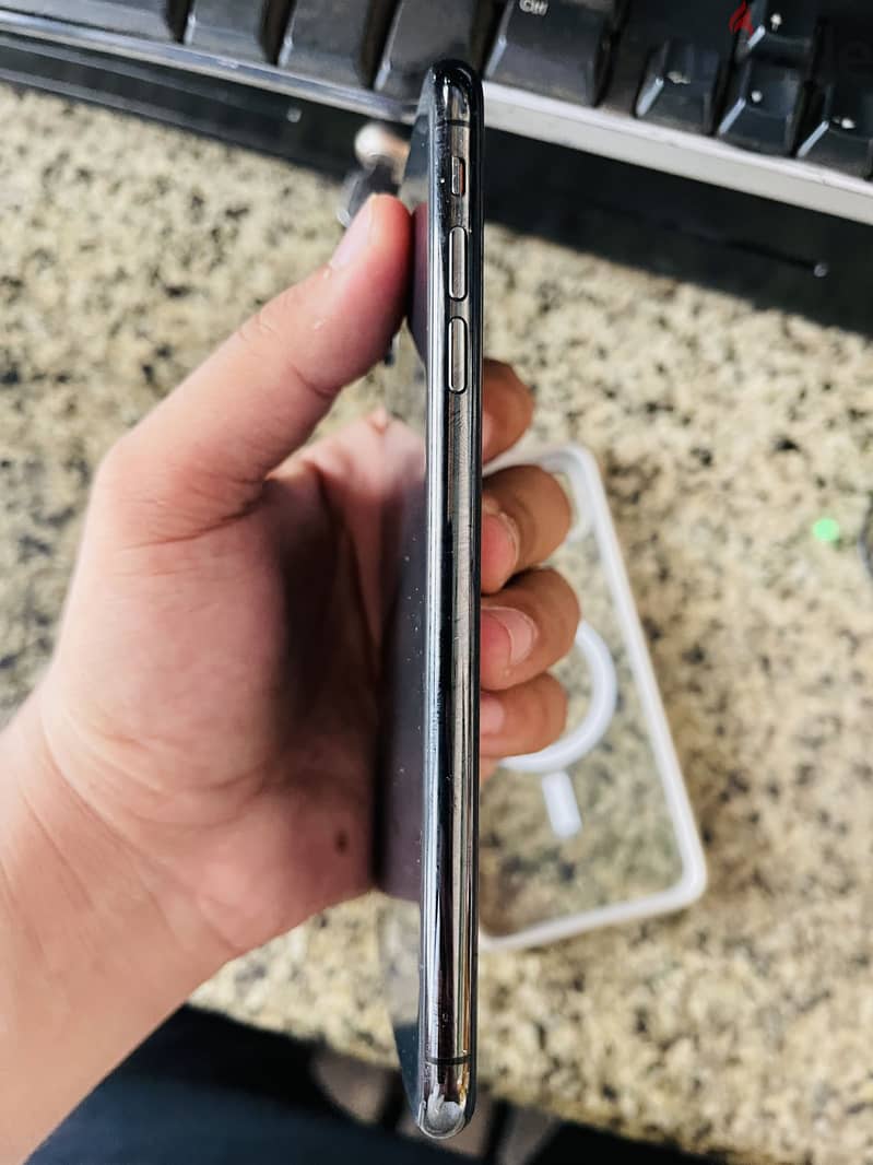 Apple - iPhone XS Max 6