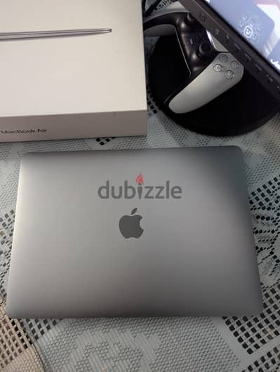 M1 MacBook air 256 gb + 8 RAM