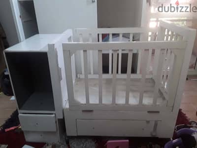 سرير بيبي بعجل لسهولة التحريك