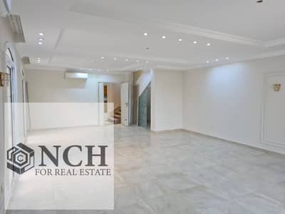 **للإيجار – Twin House في Layan**  تاون هاوس مميز للإيجار داخل **Layan**، بمساحة أرض 400 متر وBUA 280 متر، مع تصميم عملي ومريح يناسب العائلات