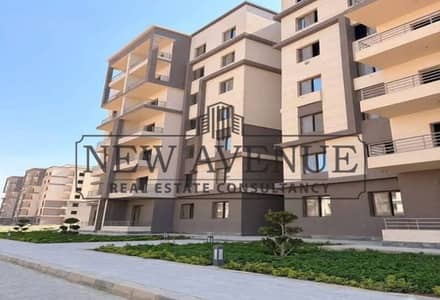 شقه استلام فوري للبيع متشطبه فيو واسع بالقرب من باتيو في Mayan El Shorouk بجوار Patio Casa وبالقرب من طريق السويس.