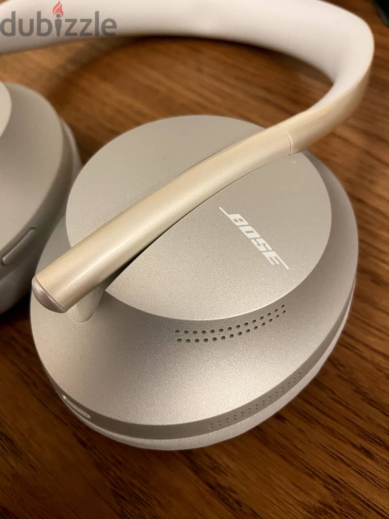 Bose Noise Cancellation 700 Headphones 2