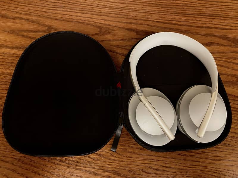 Bose Noise Cancellation 700 Headphones 5