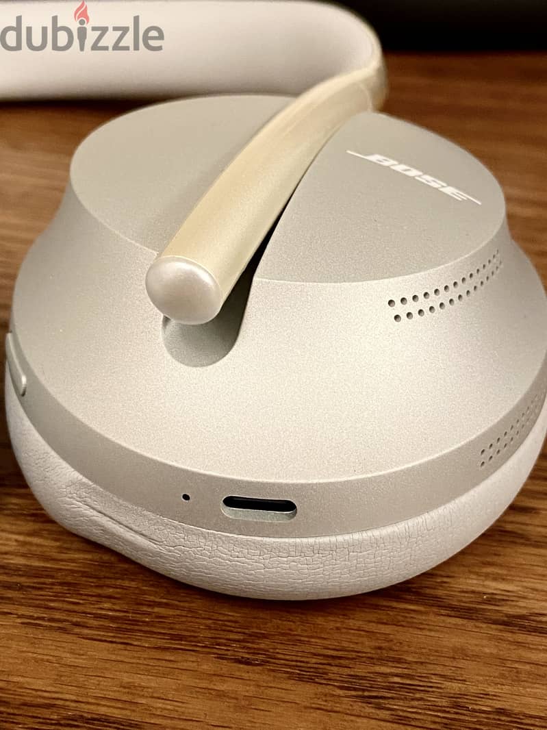 Bose Noise Cancellation 700 Headphones 6