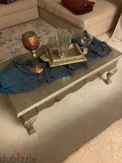 Middle table