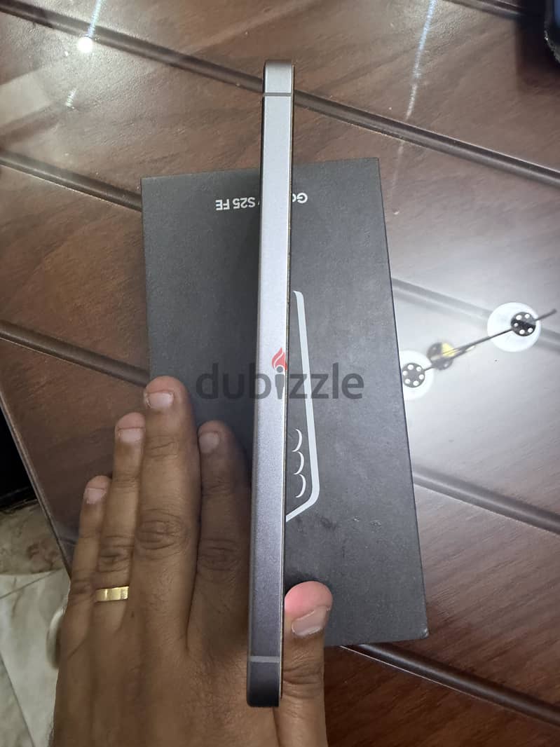 Samsung S25 FE 4