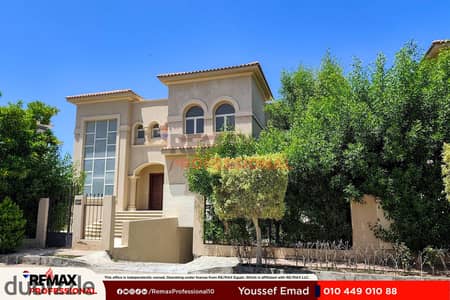 مطلات مفتوحة داخل كومبوند فيلا للبيع في اليكس ويست