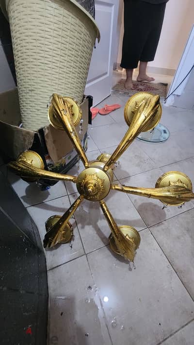 عدد 2 نجفه نحاس أصفر بدون كريستال وزن الواحدة 9 كجم