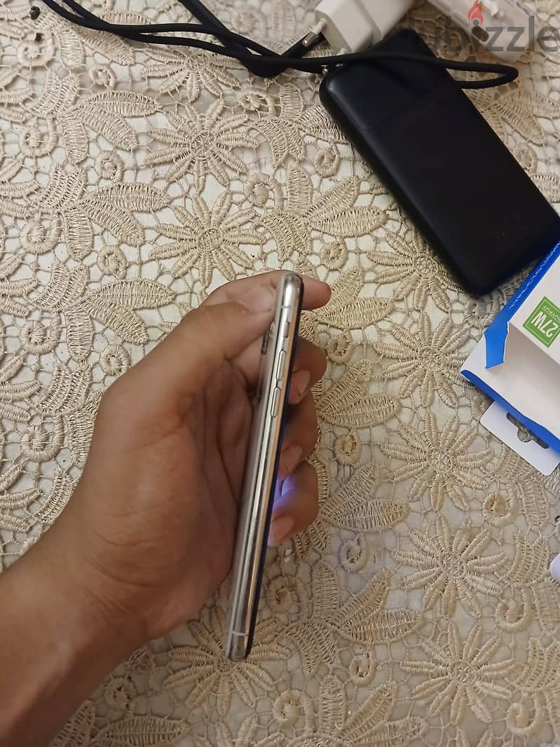 Apple - iPhone X 9